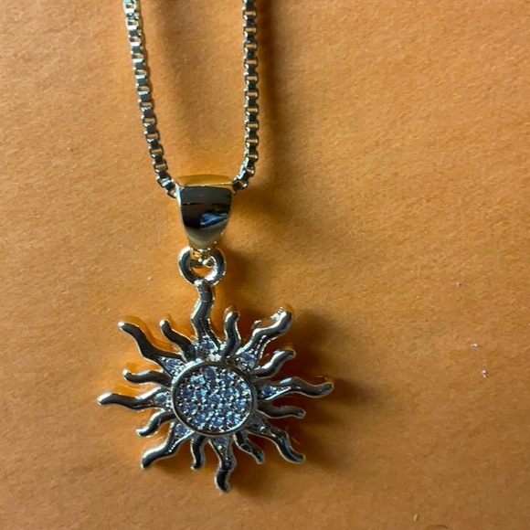 🌞SUN NECKLACE 🌞 NWOT 🌞 - Picture 12 of 16